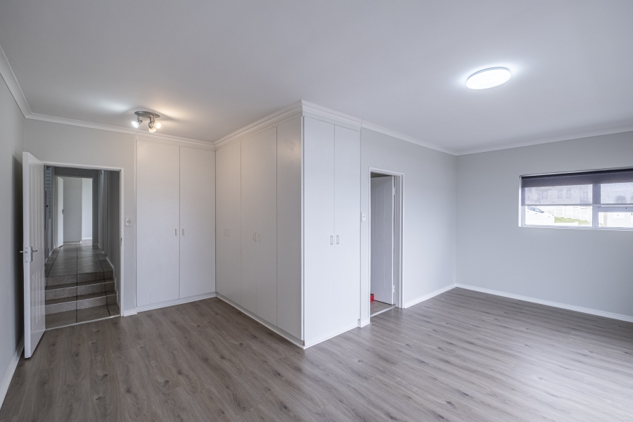 4 Bedroom Property for Sale in Seaview Eastern Cape